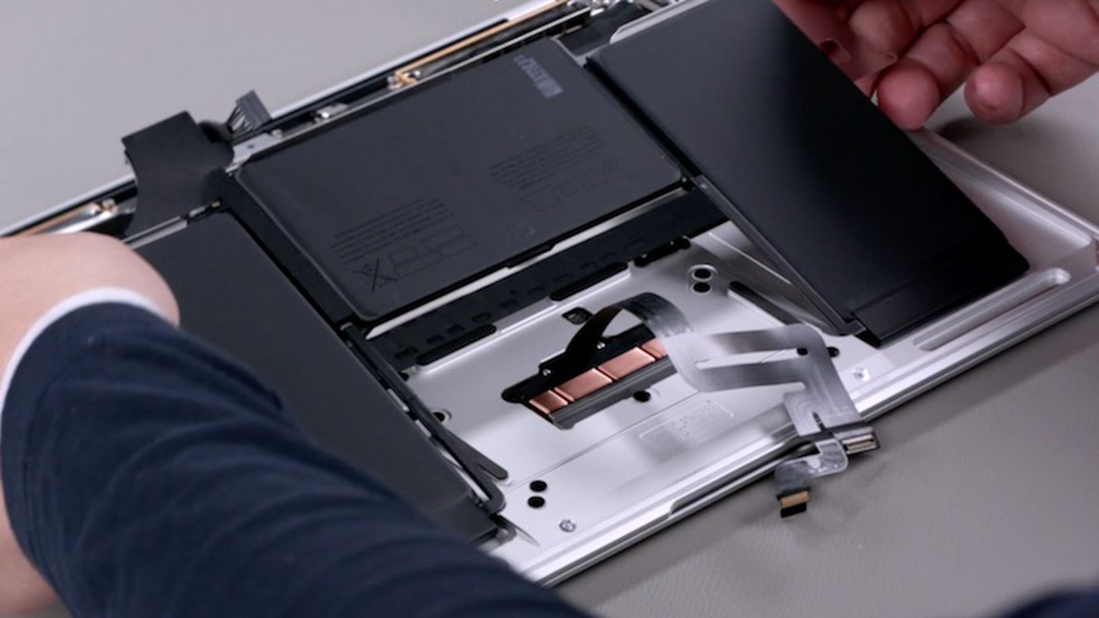 MacBook Air 2021 Batarya Değişimi