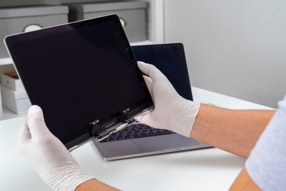 MacBook Pro Ekran Değişim