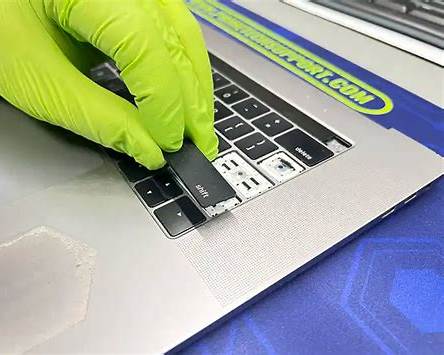 MacBook Pro klavye onarımı ve tuş değişimi