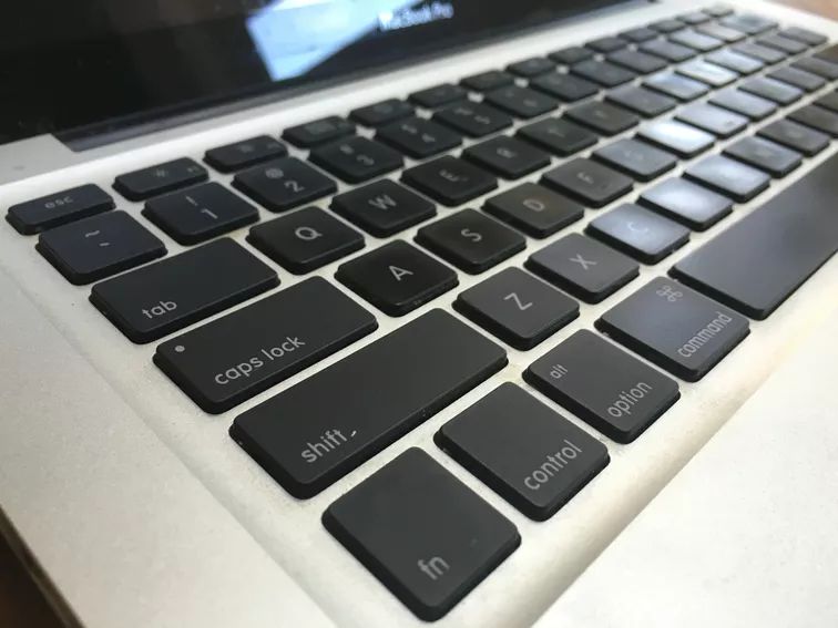 Macbook air klavye değişim