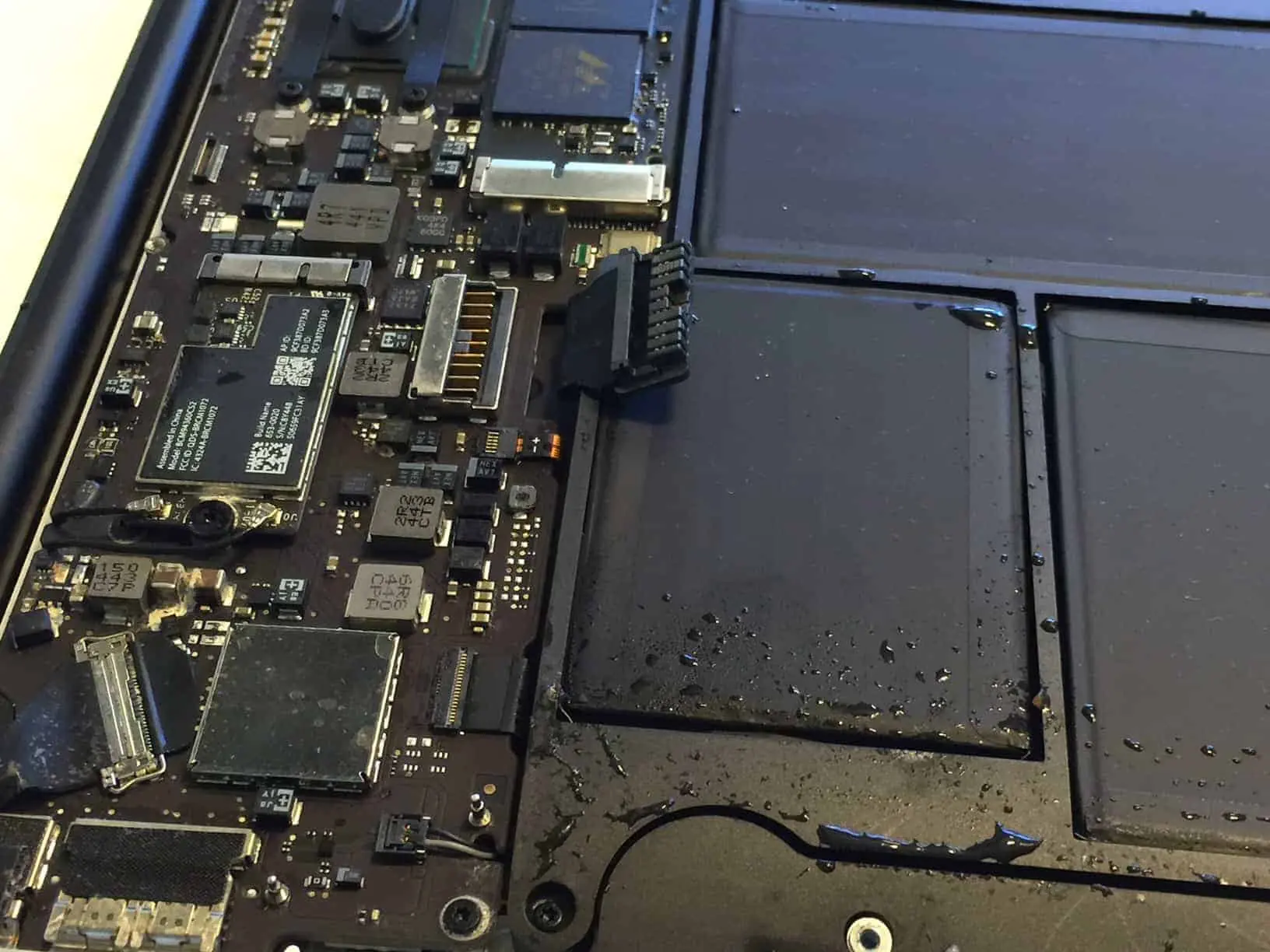 MacBook Sıvı Teması Teknik İnceleme
